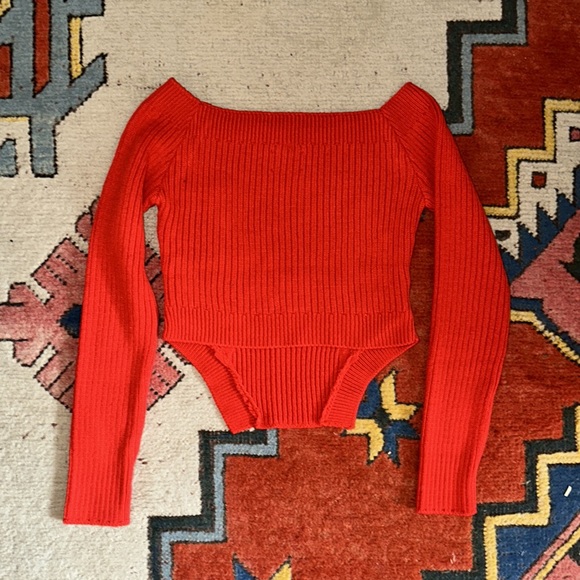 Red ❤️‍🔥 off the shoulder crop top - Picture 7 of 7